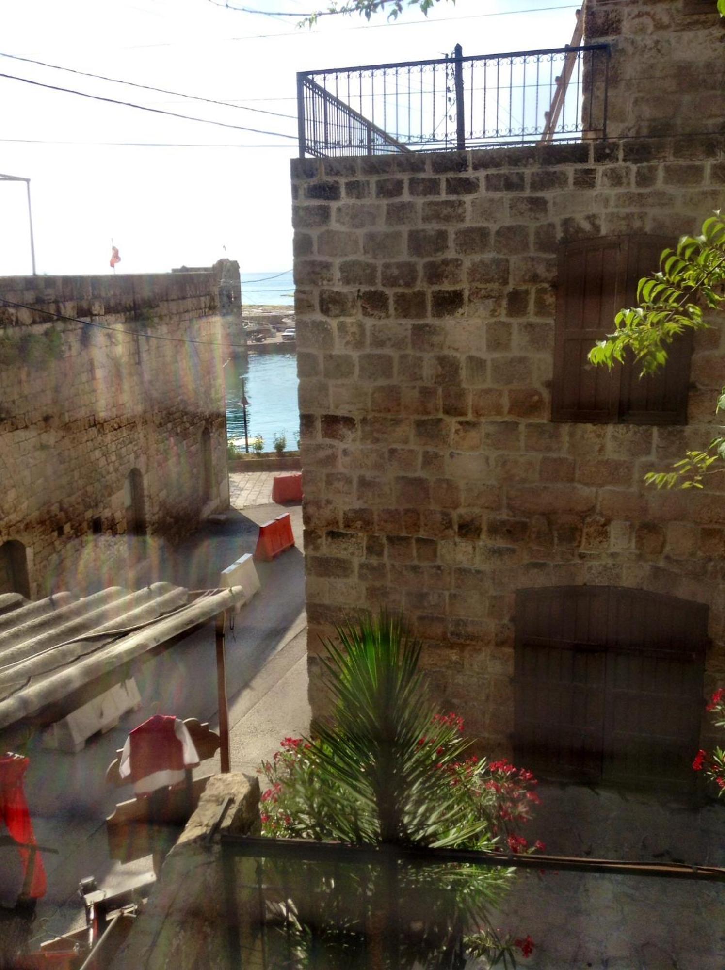 Byblos Fishing Club Guesthouse Bilik gambar